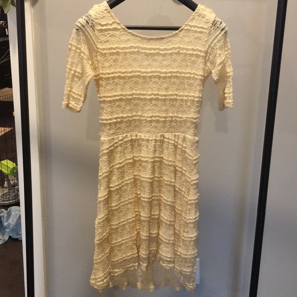 Cream lace dress - Picture 1 of 3